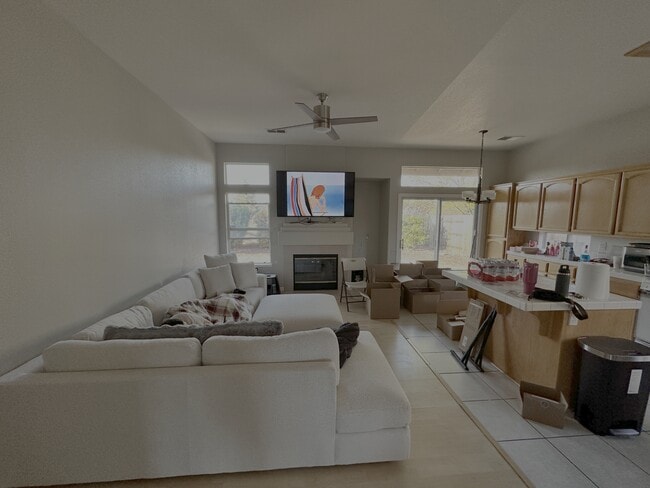 Building Photo - 2556 Du Bois Dr