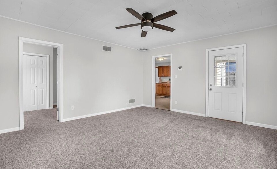 Building Photo - 105 E Bates St