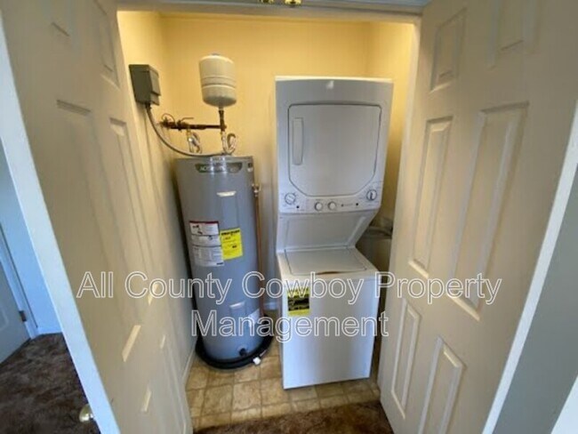 Building Photo - 509 E Curtis St