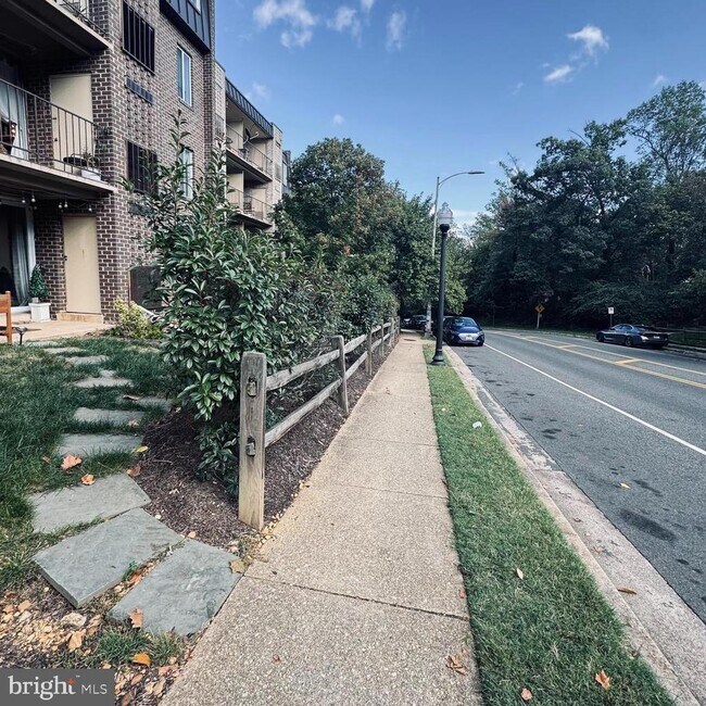 Building Photo - 5009 7th Rd S