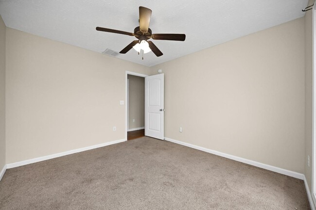 Building Photo - 15 Goldenrod Dr