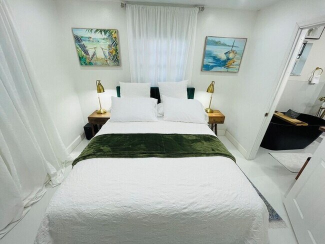 Building Photo - 5537 SW 6th St