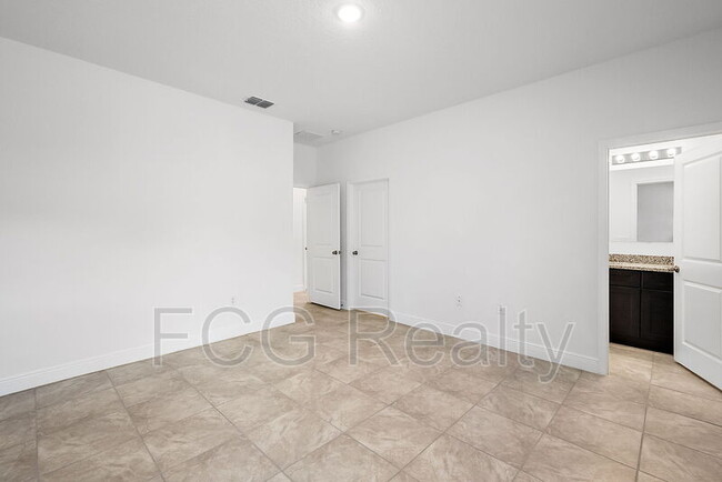 Building Photo - 16352 SW 27 Cir