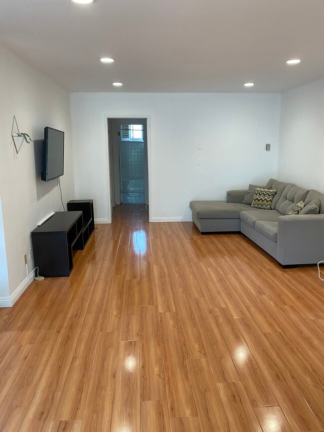 Building Photo - 1200 N Flores St