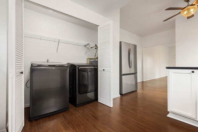 Building Photo - 3930 S Angel Pl