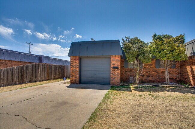 Primary Photo - Updated 2 bedroom in Miller School District!