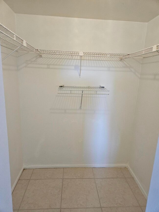 Building Photo - 8000 S Colony Cir