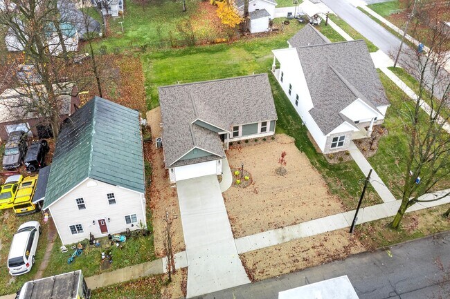 Building Photo - New Build w/ Attached Garage and Tons of Space