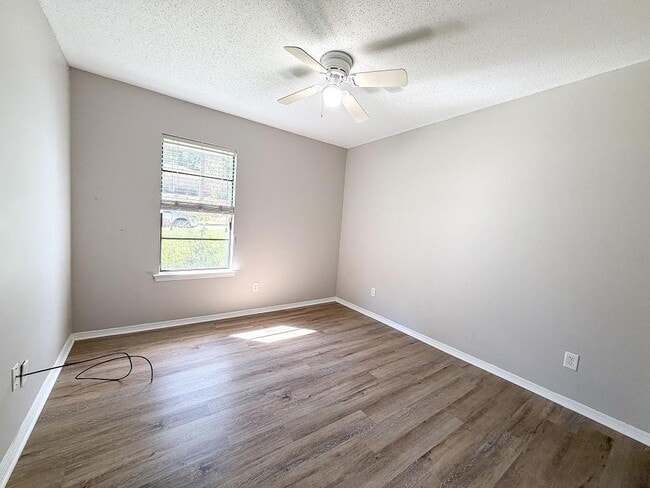 Building Photo - 817 Timbers Dr