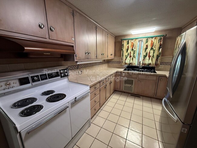 Building Photo - 1507 Pinehurst Dr