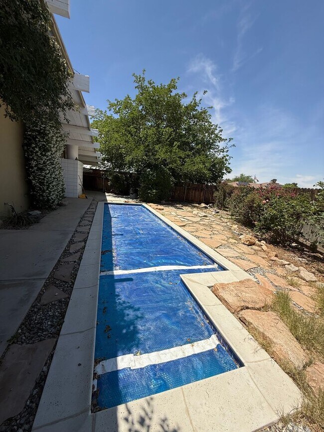 Building Photo - High Desert Retreat- 3 Bedrooms, 2 Bathroo...