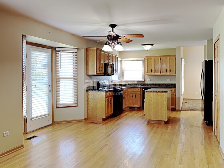 Building Photo - 302 Thames Dr