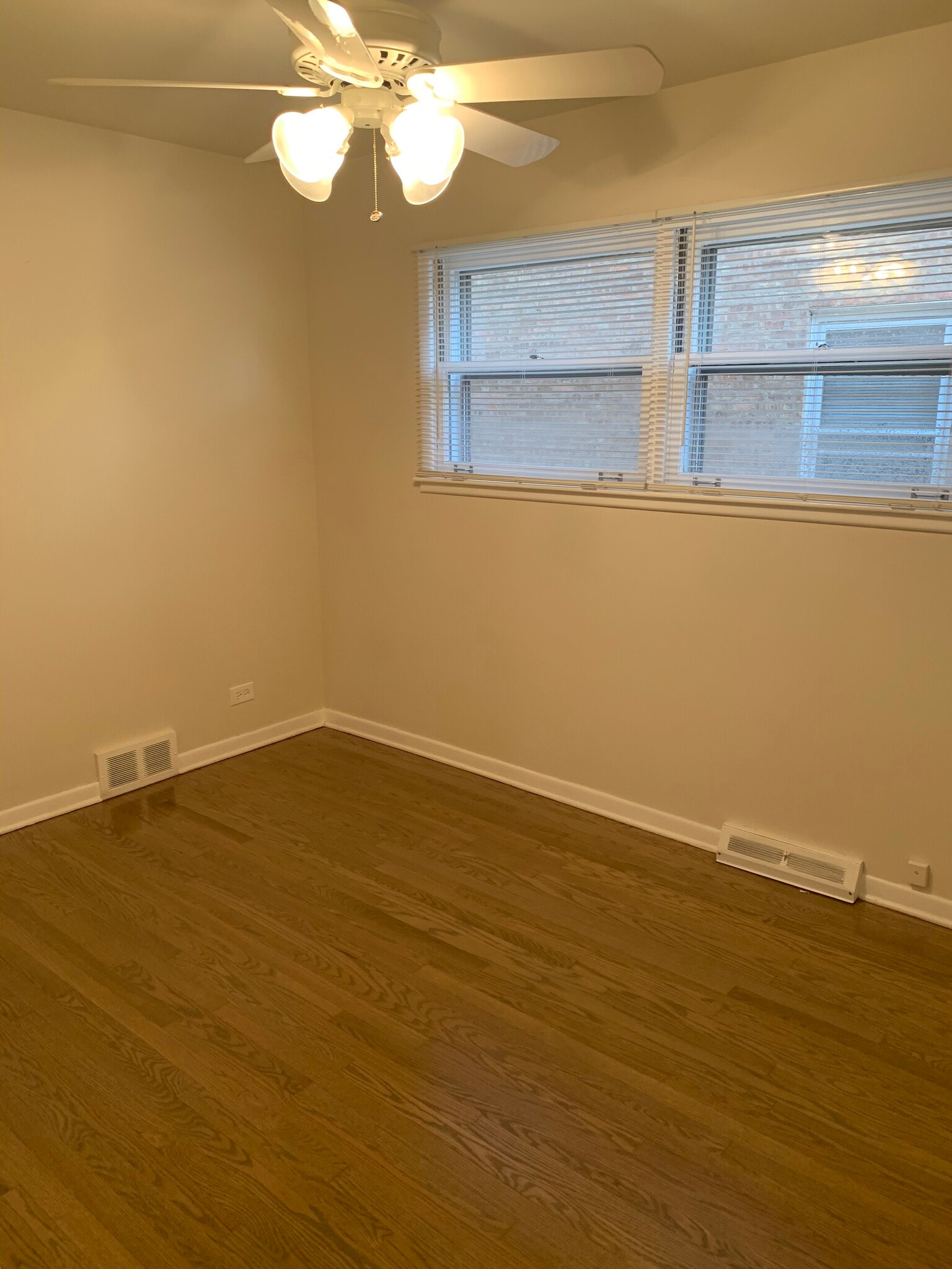 2nd bedroom closet behind door - 5338 W Sunnyside Ave