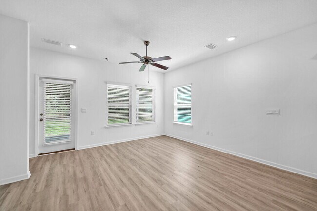 Building Photo - 30 Sandywoods Ct