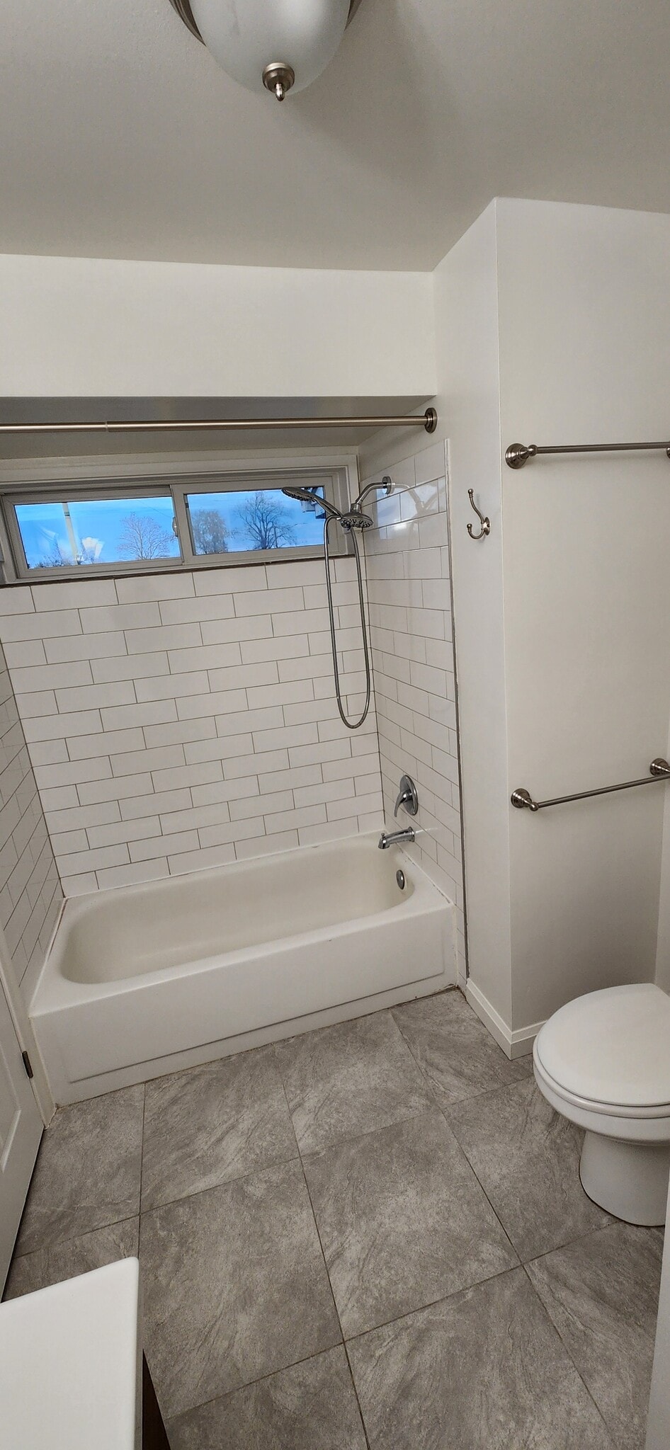 Building Photo - 195 Summit View Ct