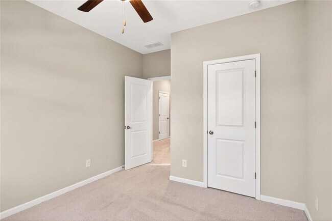 Building Photo - 3960 Redwood Dr