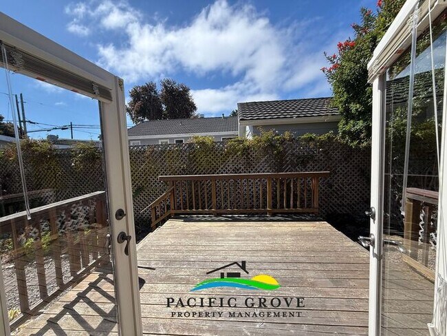 Building Photo - Updated 3 Bedroom in Pacific Grove!
