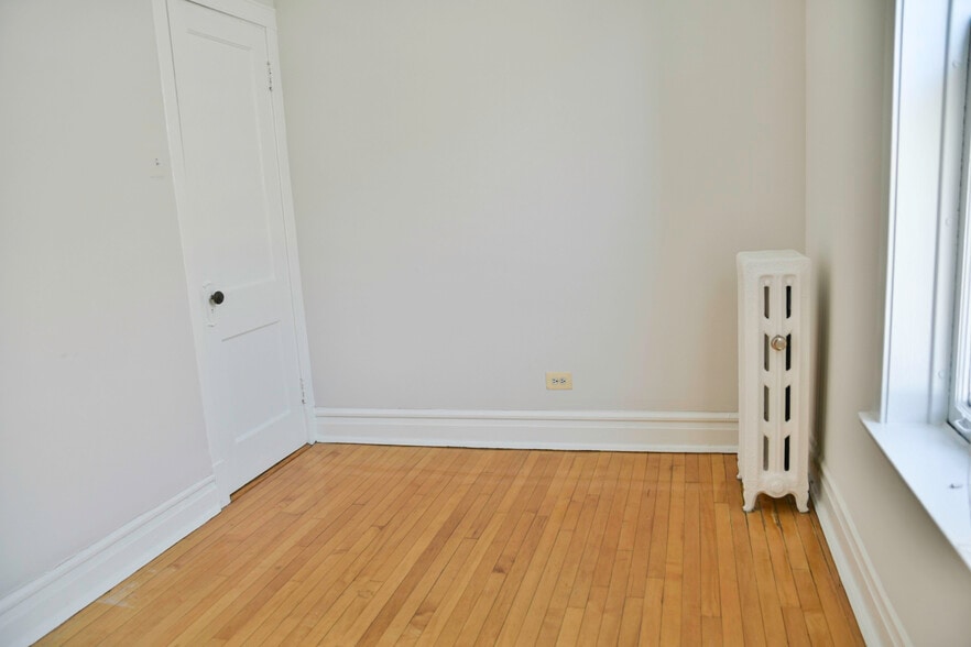 Building Photo - 4203 N Damen Ave