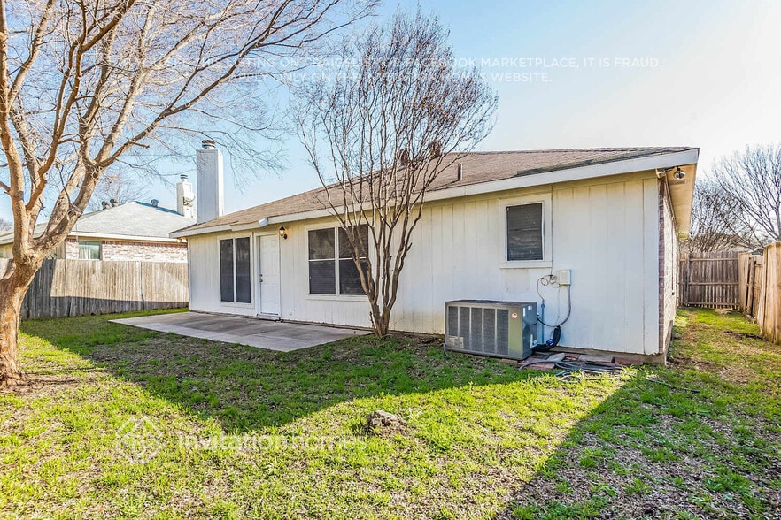 Building Photo - 8175 Spruce Valley Dr