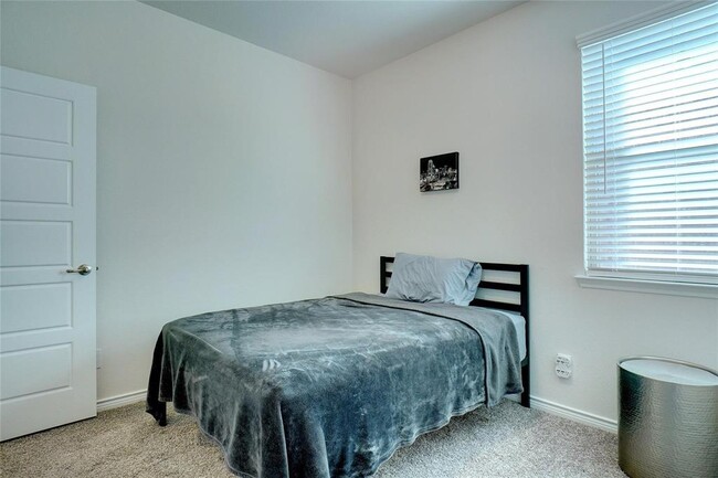 Building Photo - 2325 Brightstone Dr