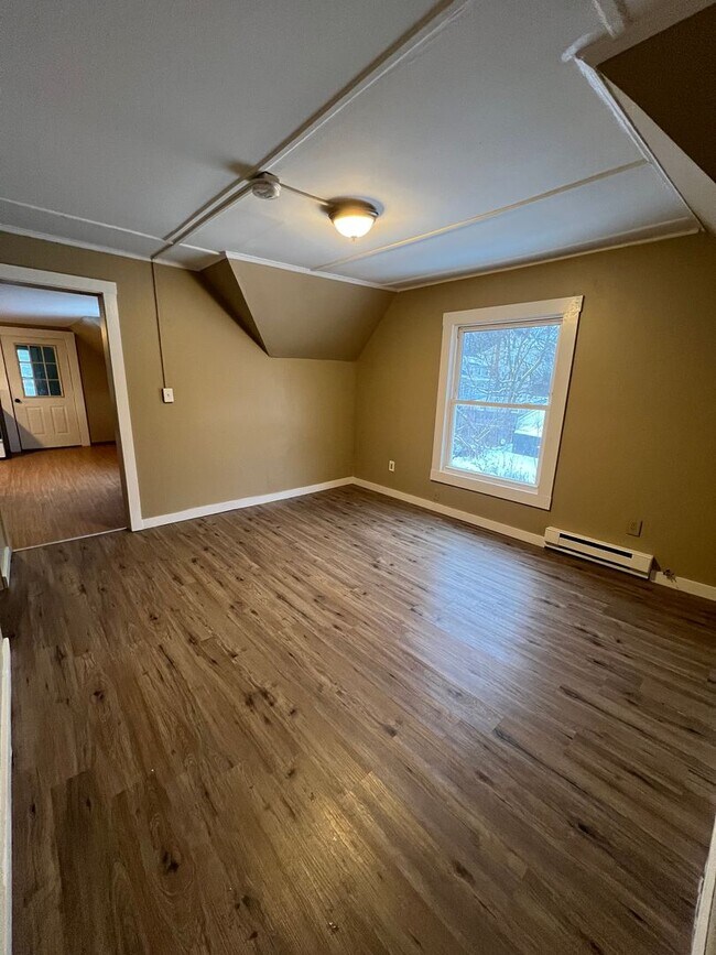 Primary Photo - 21 Spruce St