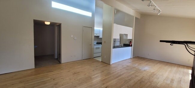 Building Photo - Two-Bedroom Condo| Parking + WiFi Included!