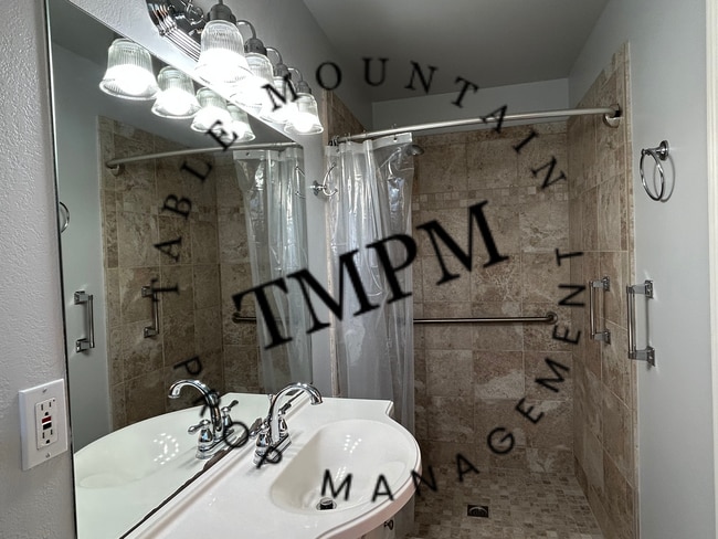 Building Photo - 120 Bessie Ln