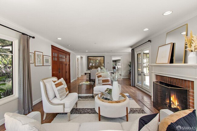 Building Photo - 2 Normandy Ln