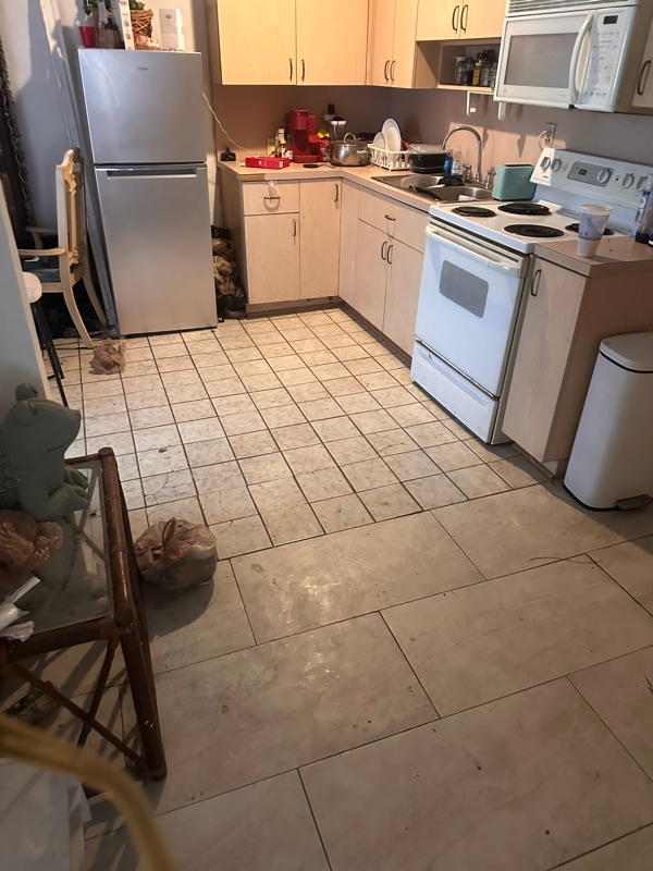 Building Photo - 104 NE 2nd St