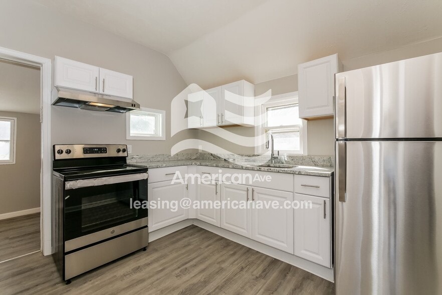 Building Photo - 2409 S 41st St