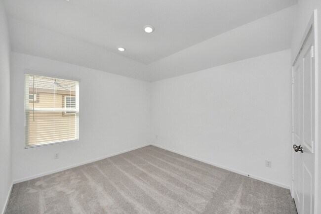 Building Photo - 3040 Ash Ray Dr