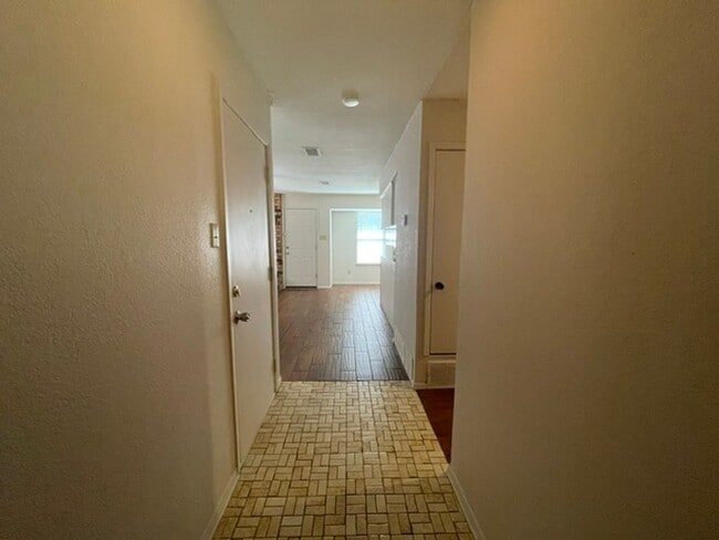Building Photo - 7536 Meadowlark Ln N