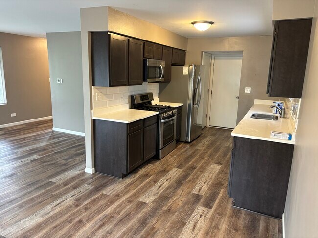 Building Photo - 501 Lowell Dr