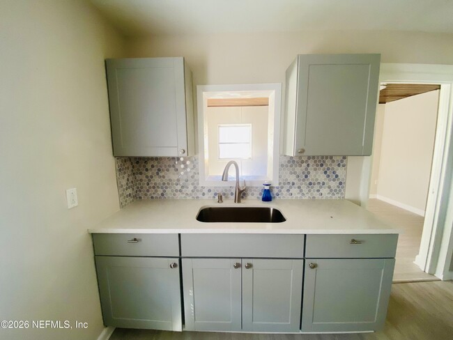 Building Photo - 1737 W 24th St