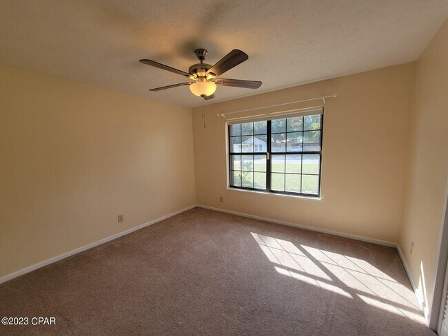 Building Photo - 738 Oak Ave