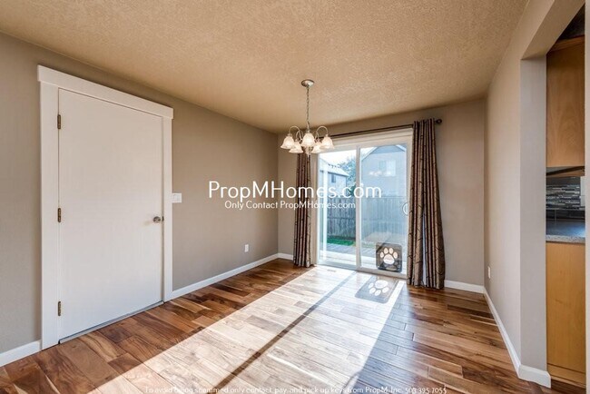 Building Photo - Updated Three Bedroom Gem in Oregon City!