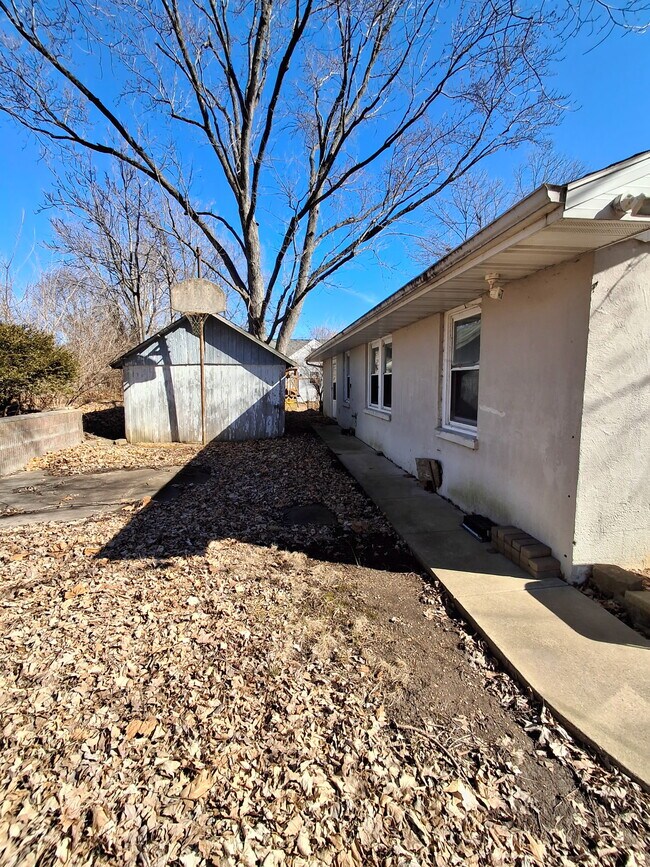 Building Photo - 105 Orchard St