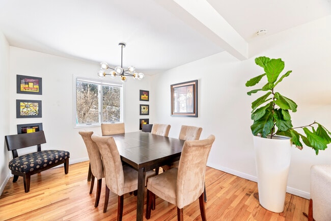 Building Photo - 446 Roedel Pl
