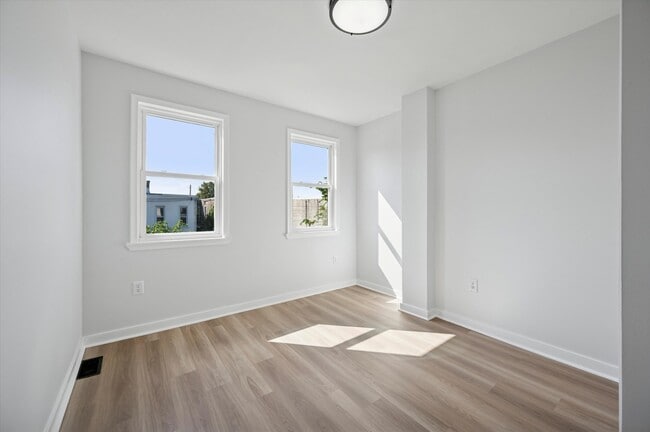 Building Photo - 5318 Kershaw St