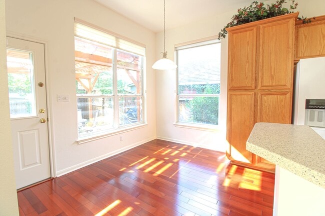 Building Photo - 121 Antler Cir