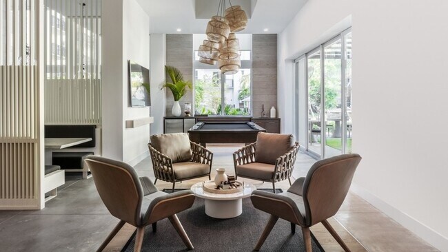 Building Photo - 1919 SE 10th Ave