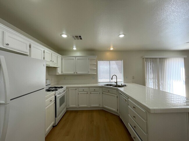 Building Photo - Aspenglen In The Crossing At Summerlin