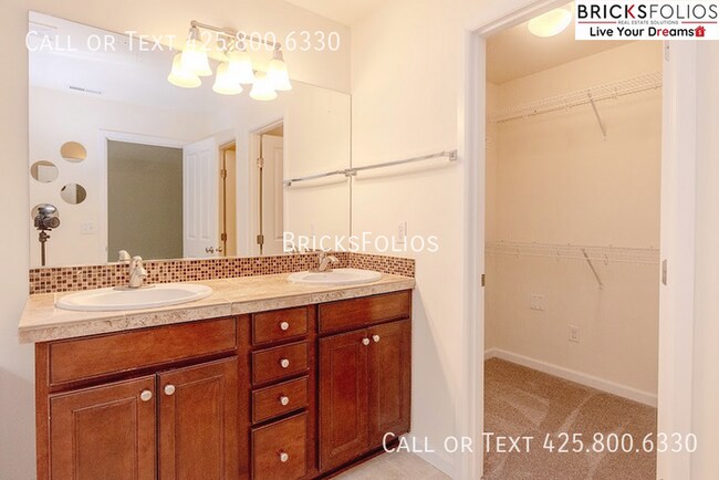 Building Photo - Welcoming Home in the Heart of Bothell's N...