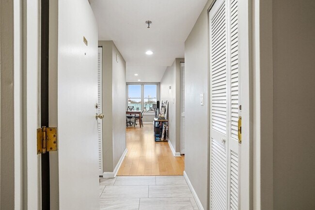 Building Photo - 20 Webster St