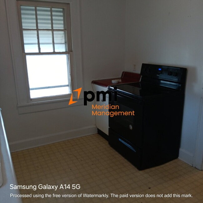 Building Photo - 5041 W 13th St