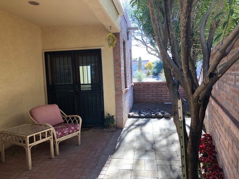 Private side patio - 1301 N Mourning Dove Rd