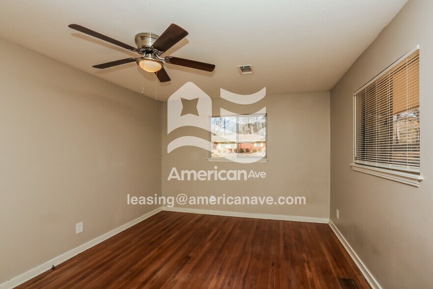 Building Photo - 3025 Charleston Dr