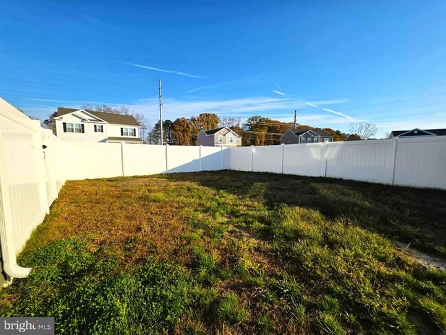 Building Photo - 374 Robbins Farm Rd