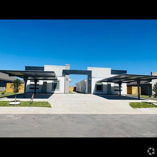 Building Photo - 1721 W Sumitt Dr