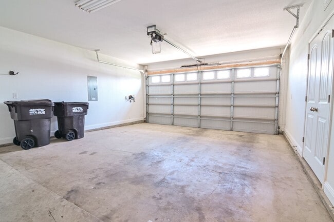 Building Photo - 6014 Sunrise Way